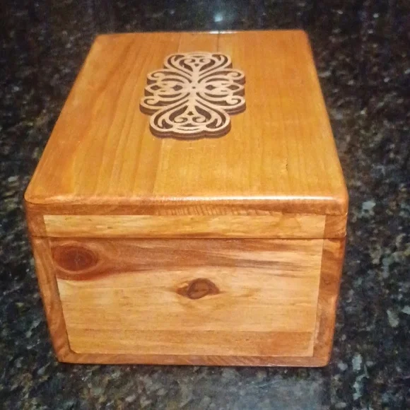 Homemade wooden trinket box - Picture 5 of 7